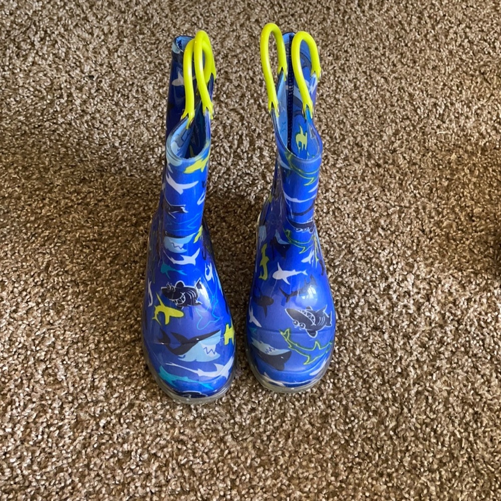 Kid’s light up rain boots